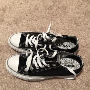 Never worn Size 7 Converse